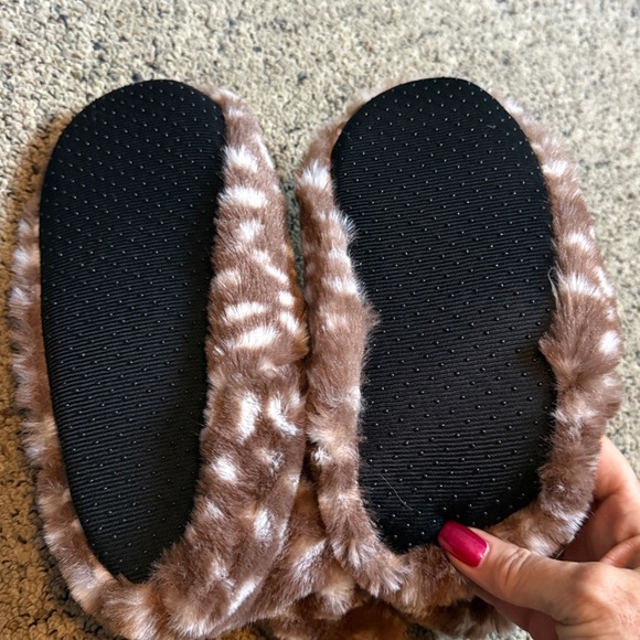Reindeer Booties Slippers Christmas Brown & White Fuzzy w Pink Nose 7-8 NWOT - Picture 9 of 9